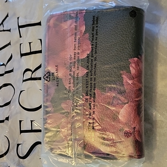 NWT! VICTORIA'S SECRET MIDNIGHT GARDEN FLORAL WALLET/CREDIT CARD HOLDER - Picture 6 of 9